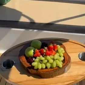 Detalhe da tábua de frutas servida a bordo
